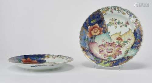 Paire de plats famille rose, Chine, XIXe s - Porcelaine émaillée polychrome à [...]