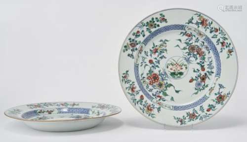 Paire de plats, Chine, dynastie Qing (1644-1912)  - Porcelaine émaillée doucai à [...]