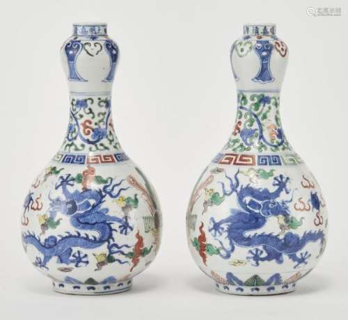 Paire de vases bouteille, Chine, dynastie Qing (1644-1912), marque Wanli apocryphe - [...]