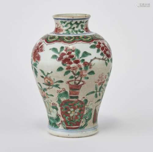 Vase balustre, Chine, période Transition, XVIIe s - Porcelaine émaillée famille [...]