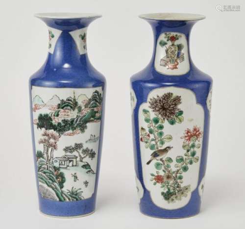 Paire de vases, Chine, famille verte, XIXe s - Porcelaine émaillée polychrome à [...]
