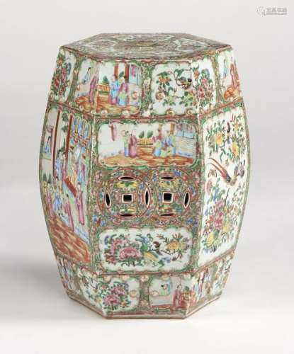 Tabouret, Chine, Canton, XIXe s - Porcelaine émaillée polychrome et or à décor [...]