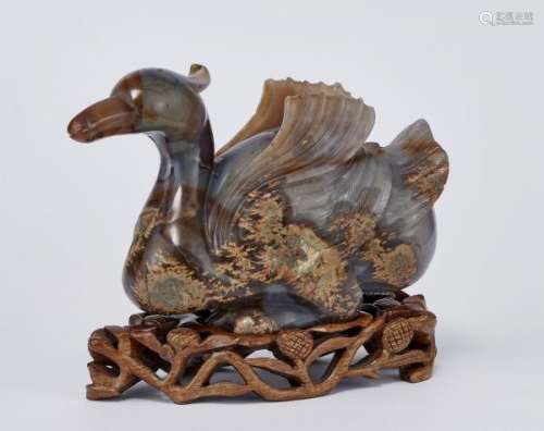 Canard, Chine, XIXe s - Agate sculptée, L 19 cm -