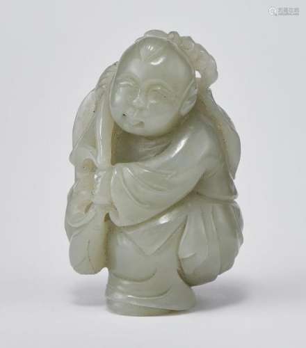 Petit personnage, Chine - Jade céladon sculpté, L 6,5 cm -