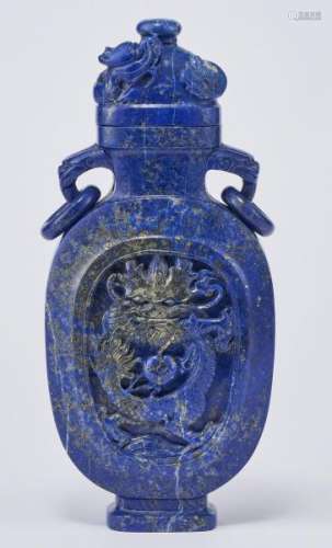 Vase couvert, Chine, dynastie Qing (1644-1912) - Lapis lazuli à décor d'un dragon [...]