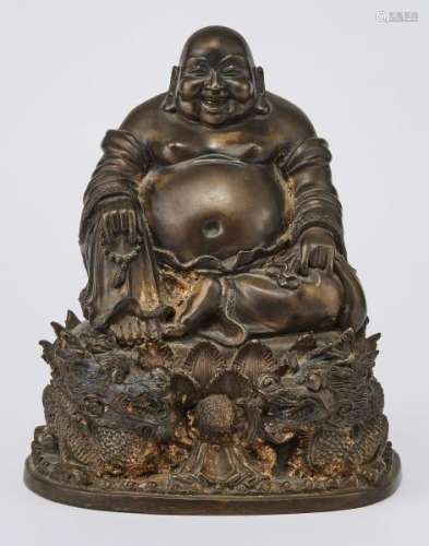 Bouddha rieur, Chine, XXe s - Bronze à patine brune et traces de dorure, H 22,5 cm -