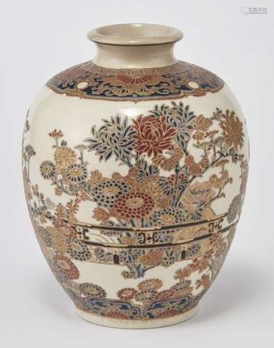 Vase, Satsuma, Japon, fin XIXe s - Porcelaine émaillée polychrome à décor de [...]