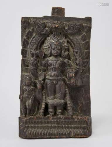 Divinité hindouiste avec animaux, Inde, XIXe s - Bois sculpté, H 36 cm -