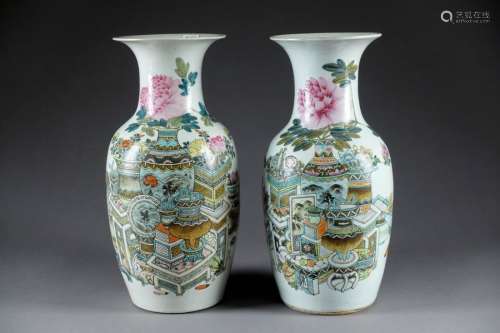 Paire de Vases “Maillet“. A décor polychrome dit a…