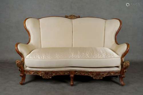 Canapé de Style Louis XV. Dossier fortement mouvem…