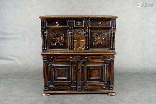 Rare “Chest of Drawers With Doors“. Commode en dou…