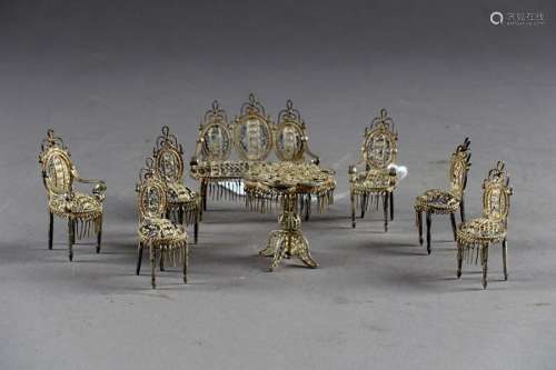 Salon Napoléon III, en miniature. Il présente un c…