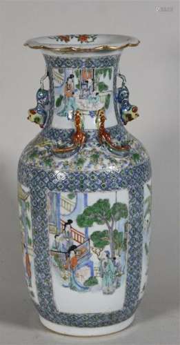 CHINE, Canton Vers 1900 Vase balustre en porcelain…