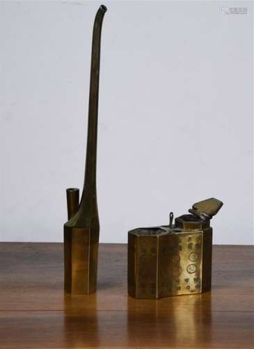 INDOCHINE Vers 1900 Pipe à eau en laiton H. 32 cm …