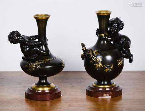 Auguste MOREAU (1834 1917) Deux vases en bronze à …