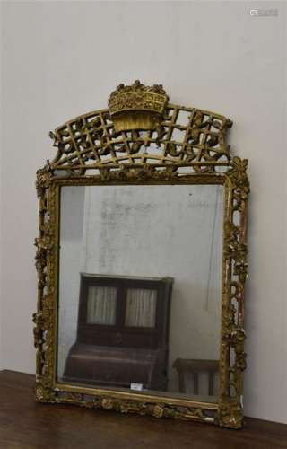 ITALIE Miroir rectangulaire en bois doré ajouré à …