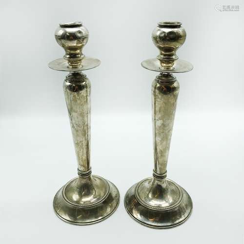 PAIR OF SILVER CANDLESTICKS WITH BULBOUS TOPS