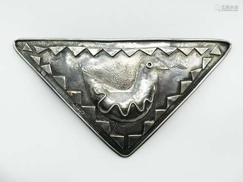 UNUSUAL LARGE HALLMARKED SILVER BROOCH IN FORM OF TRIANGLE WITH A BIRD