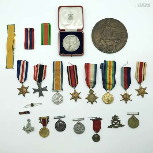 SELECTION OF VARIOUS MILITARY MEDALS INCLUDING A DEATH PENNY