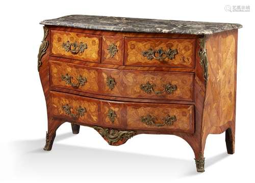 COMMODE de forme galbée en marqueterie de bois de …