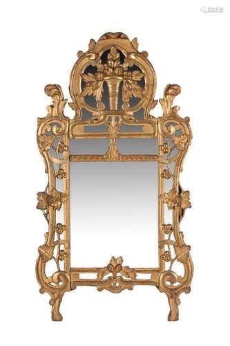 MIROIR À PARECLOSES en bois sculpté et doré à déco…