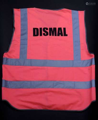 Dismaland \nGilet du personnel du parc \n2015 \nTaill…