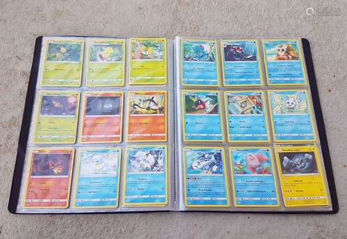 POKEMON \nClasseur comportant des cartes toutes dif…