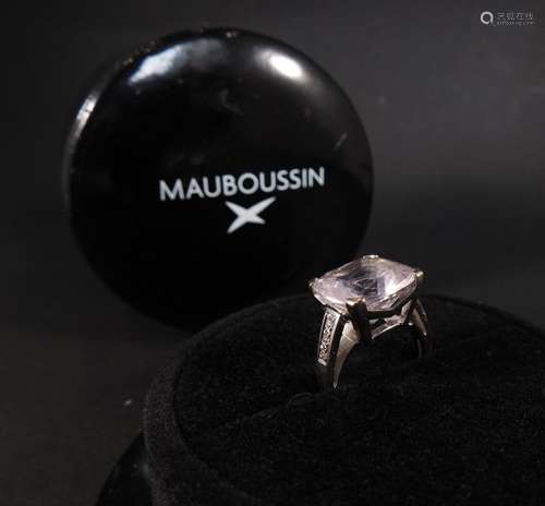 MAUBOUSSIN Paris, Gueule d'Amour. Bague en or gris…