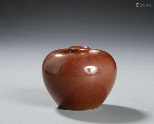 Chinese Peachbloom-Glazed 'Apple' Jar