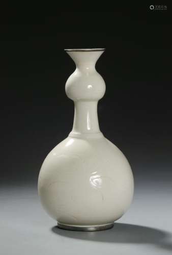 Chinese Ting Ware Bulb-Mouth Bottle Vase