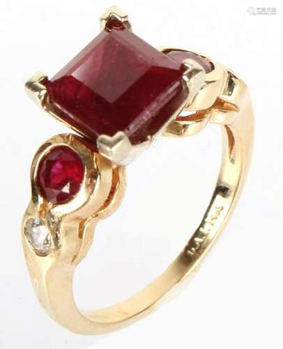 LADIES 14K YELLOW GOLD RUBY DIAMOND FASHION RING