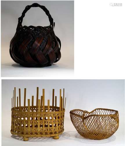 JapaneseAntiquesThreeIkebanabaskets-a)Handlebasket,H.32cm.Roundbulbous[...]