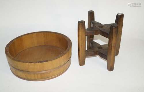 JapaneseAntiquesMingei,Taisho-a)Woodenspool,h.20cm.b)Woodenbowl,d.27[...]