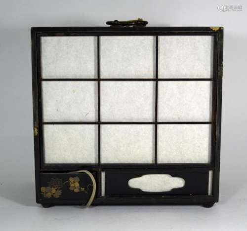 JapaneseAntiquesLamp,19thcentury.-H.28cm,W.29cm,D.17cm.Boxshape,[...]