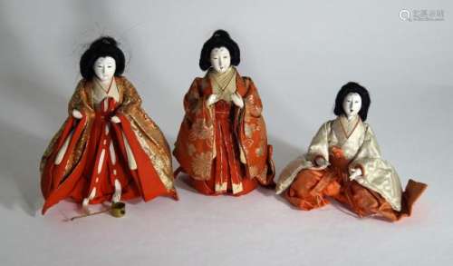 JapaneseAntiquesThreeLadiesoftheCourt,Kyoto1920-30-H.17cmandH.11,5[...]