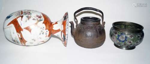 JapaneseAntiquesThreemetalvessels,Meiji-Twoenamelvessels:a)H.30cm.[...]
