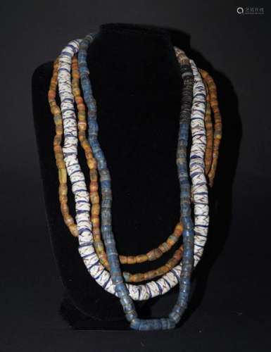 AfricanArtAfricanjewelery:fournecklaceswithAfricanpowderglassbeads-a)L.[...]