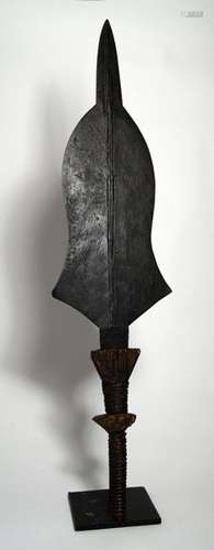 AfricanArtCeremonialknife,DRCongoearly20thcentury-L.60cm.Thinconical[...]