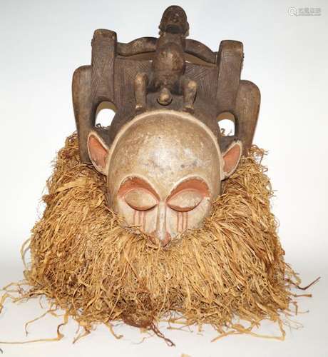 AfricanArtLargemask,Congo-H.41cm.Lightwood,topbrownpatinated,face[...]