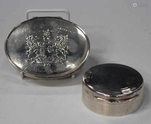 An Edwardian silver oval box, the hinged lid embossed with 'The Hon. The Irish Society' coat of arms