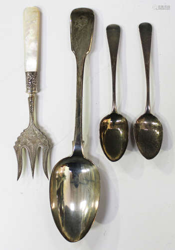 A George V silver serving fork with mother-of-pearl handle, Sheffield 1921 by Robert Pringle & Sons,