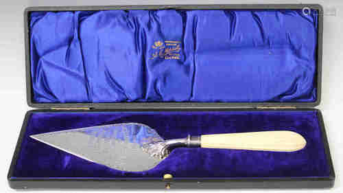 A George V silver presentation trowel with engraved inscription 'Southgate U.M. Church Elland,