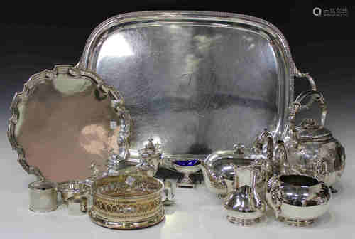 A 19th century Sheffield plate three-piece condiment set, comprising a mustard and pepper of urn