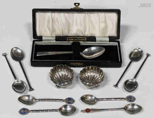 A pair of late Victorian silver shell shaped salts, Birmingham 1894, and a small group of silver