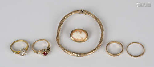 A 9ct gold wedding ring, a 9ct gold V shaped ring, a 9ct gold sprung bangle (loaded), a gilt metal