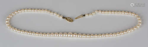 A single row necklace of graduated cultured pearls on a 9ct gold clasp, mounted with a row of