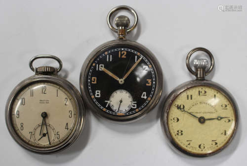 An MoD issue keyless wind open faced gentleman's pocket watch with an unsigned jewelled movement,