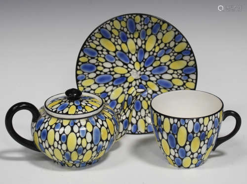 A Shelley China New York shape Bubbles pattern bachelor's trio, 1920s, comprising teapot and