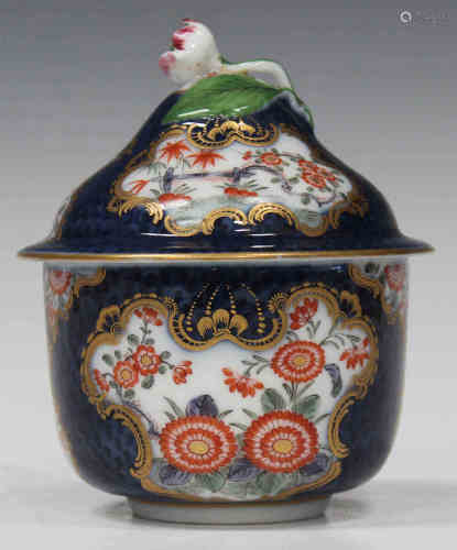 A Samson porcelain Worcester style bowl and cover, late 19th century, painted with banded hedge
