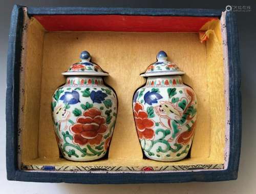 A PAIR CHINESE ANTIQUE WUCAI JARS.